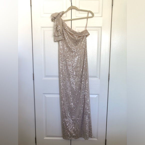 Ieena Mac Duggal Champagne and Silver Sequin One Shoulder Gown Size 8 - Picture 4 of 14